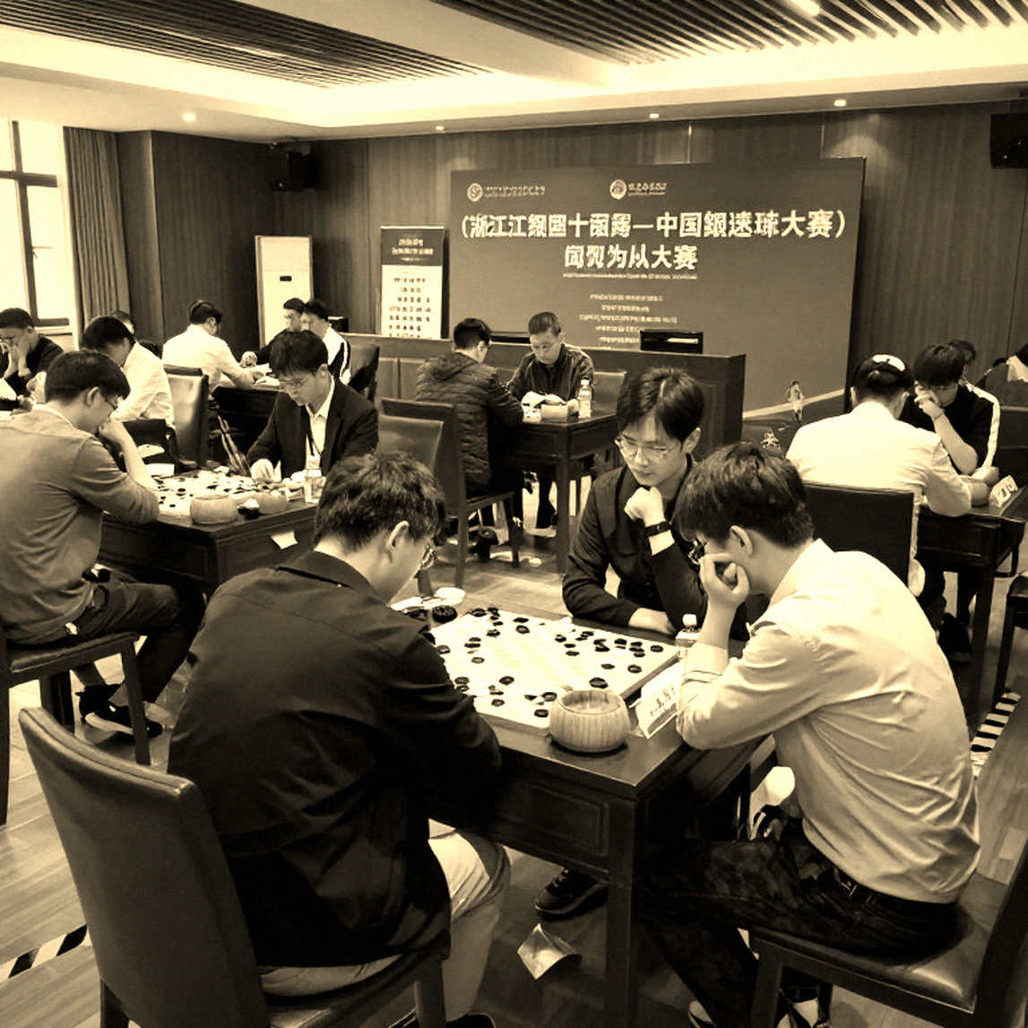 Master Class Vol. 20 – Bent Larsen: Khi một nước phòng thủ được khoác áo huyền thoại
