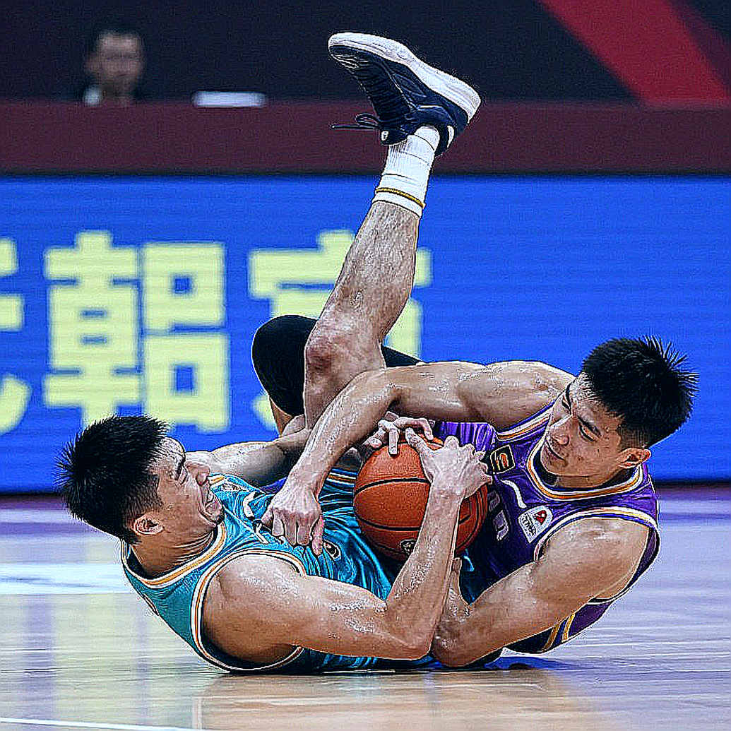 Barça mở màn EuroLeague 2026-27: Thắng Efes 89-82 và lỗ hổng mang tên hàng trong