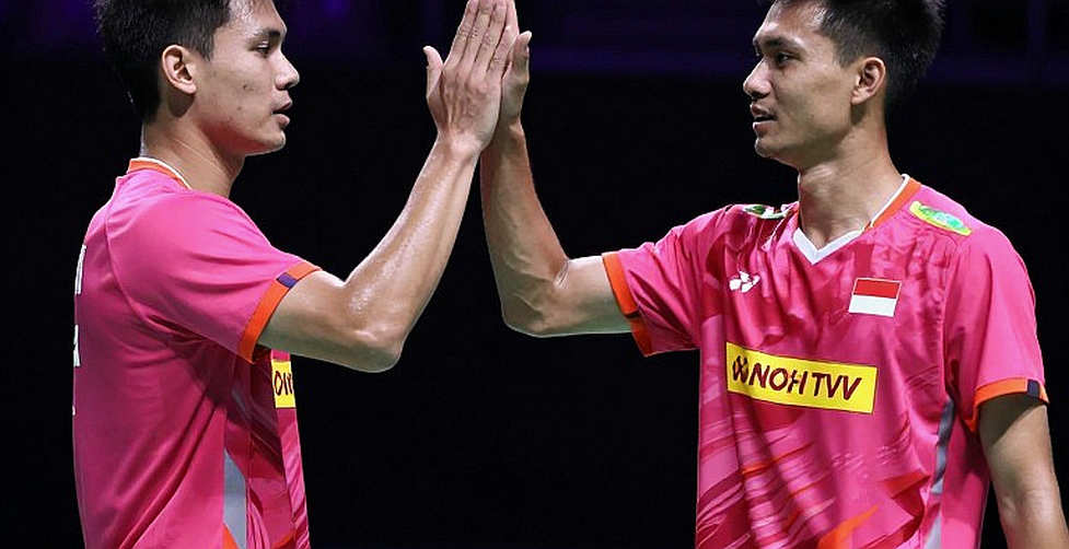 Alwi Farhan tập cùng Kento Momota: đọc tải trọng cơ thể trước Asian Games 2026